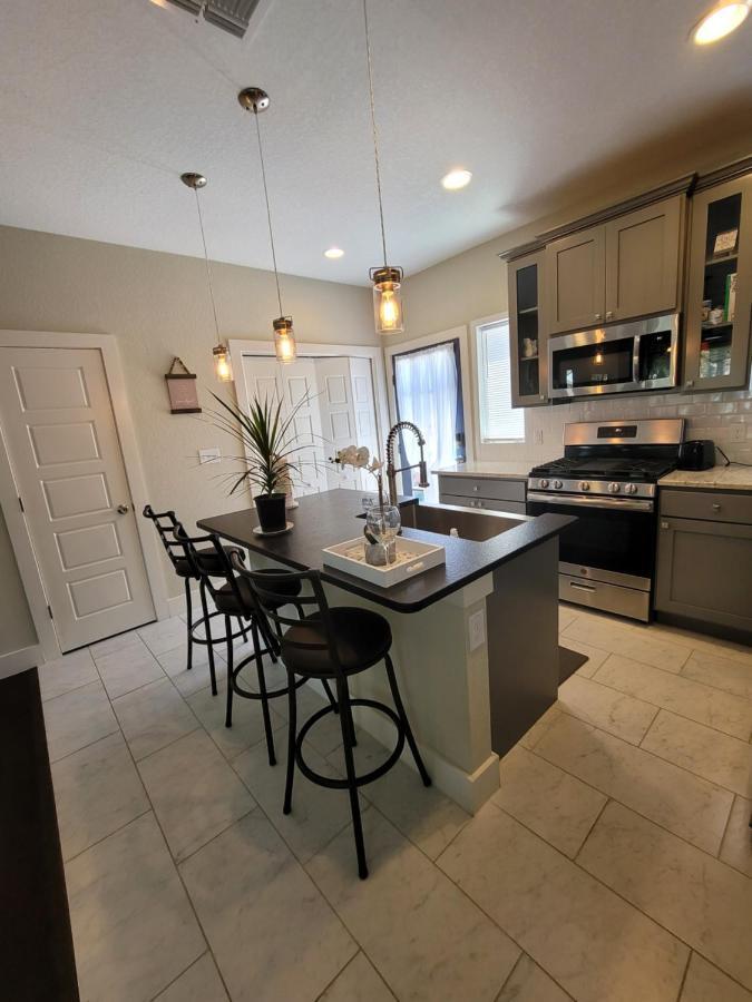 Spacious Townhouse Minutes From Downtown Sa. San Antonio Exterior photo
